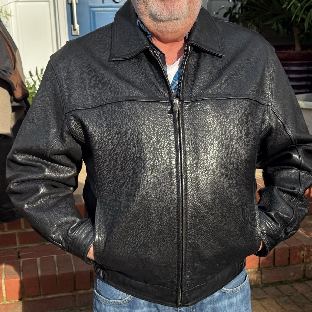 End of season sale - Men’s L, black leather bomber jacket
